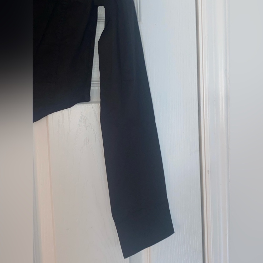 Black Cutout Button down Crop Blouse - NWT - Fashion Nova Elegant - Picture 5 of 9